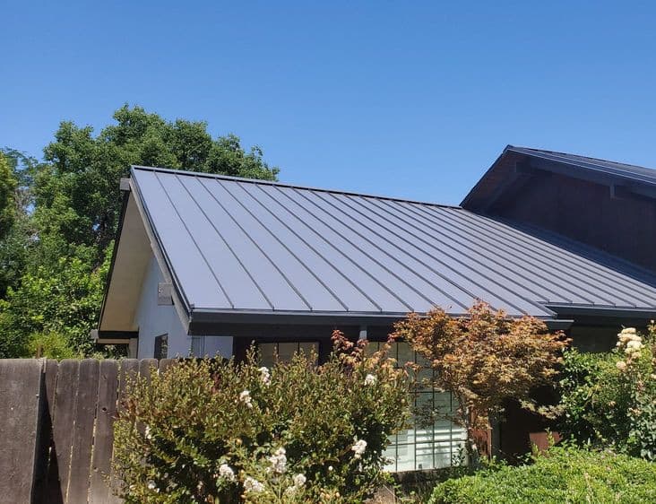 Low-slope commercial membrane roof